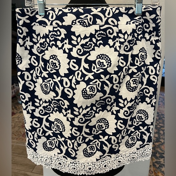 Talbots size 6 blue and white cotton blend lace hem skirt- office, date night - Picture 5 of 9